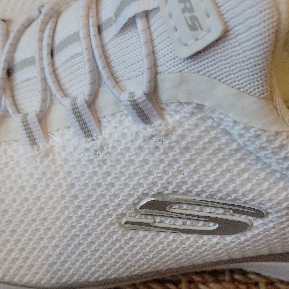 Skechers White and Silver Women's Sneakers Wide Fit Size 9.5 - Picture 7 of 9